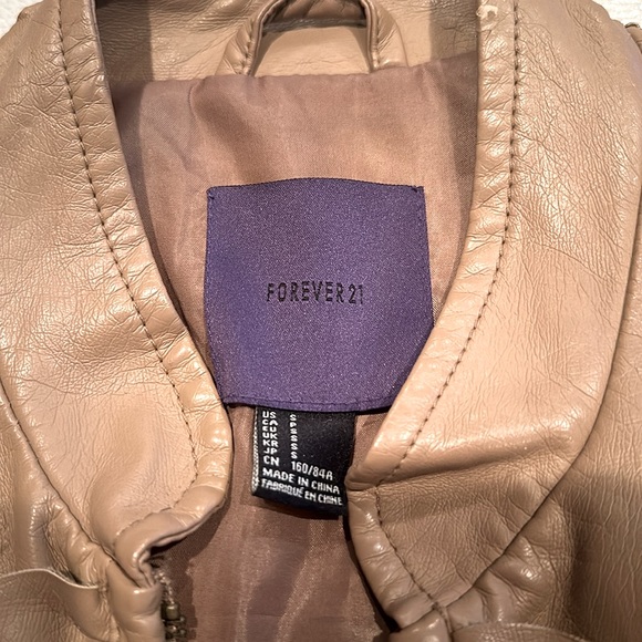Forever 21 three-quarter sleeve PU leather jacket w subtle ruffles in camel sz S - Picture 2 of 3